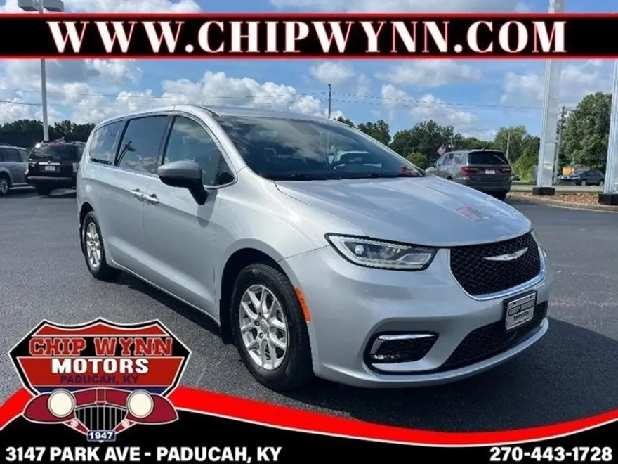 2023 Chrysler Pacifica Touring photo 1