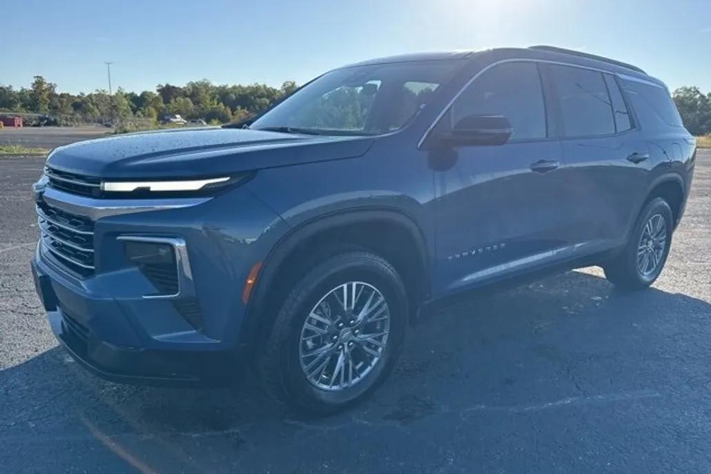 2025 Chevrolet Traverse photo 1