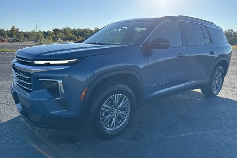 2025 Chevrolet Traverse photo 1