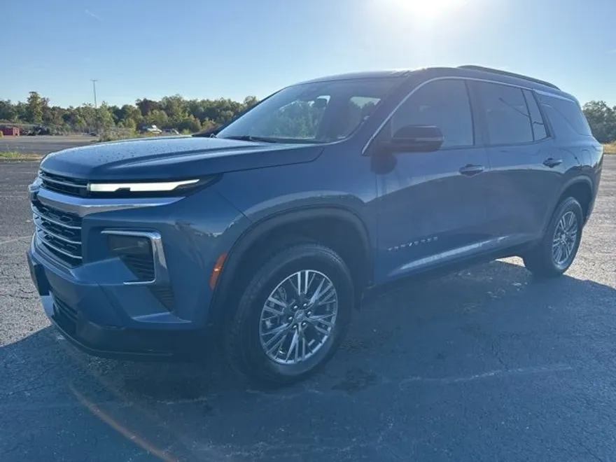 2025 Chevrolet Traverse photo 1