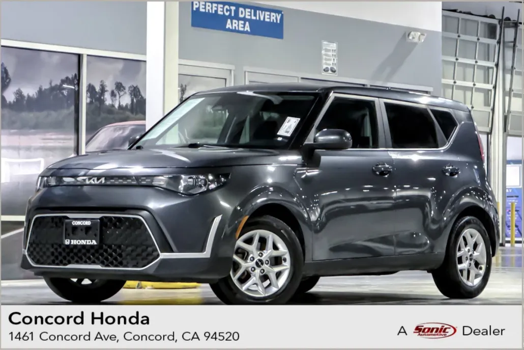 2023 Kia Soul LX photo 1