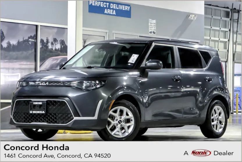 2023 Kia Soul LX photo 1
