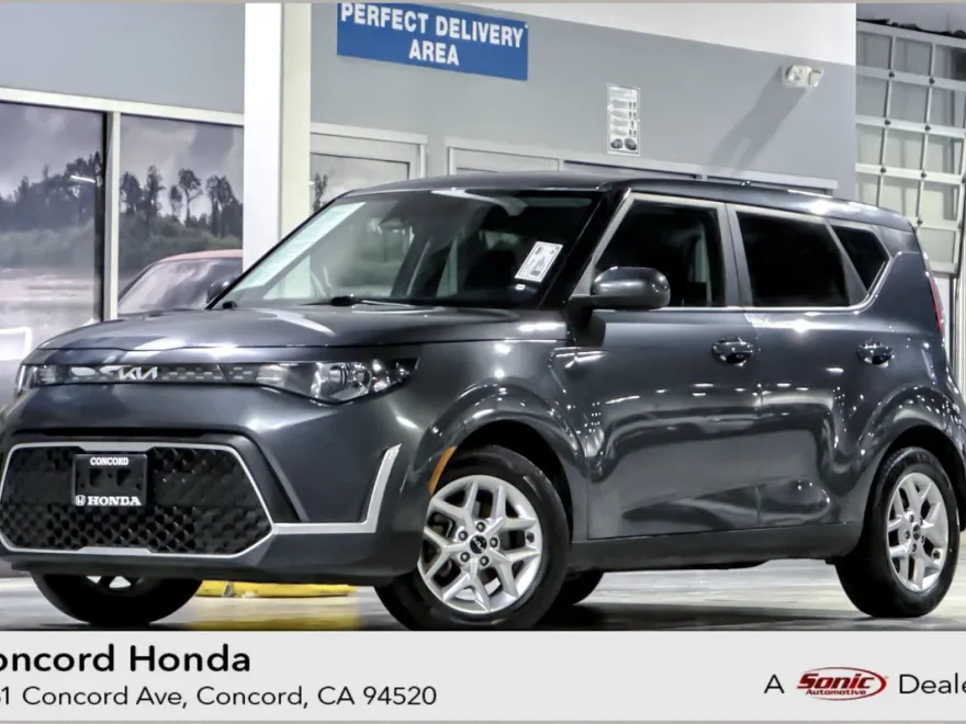 2023 Kia Soul LX photo 1