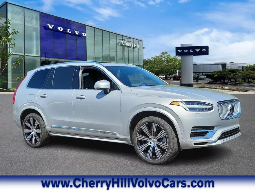 2024 Volvo XC90 T8 Ultimate photo 1