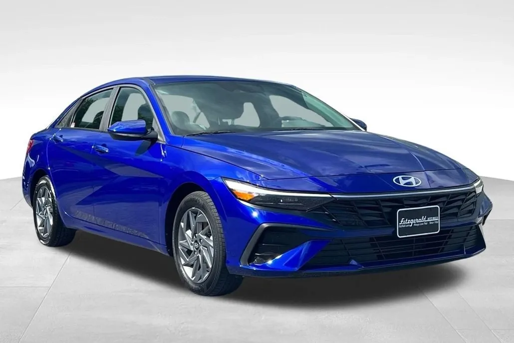 2024 Hyundai Elantra SEL photo 1