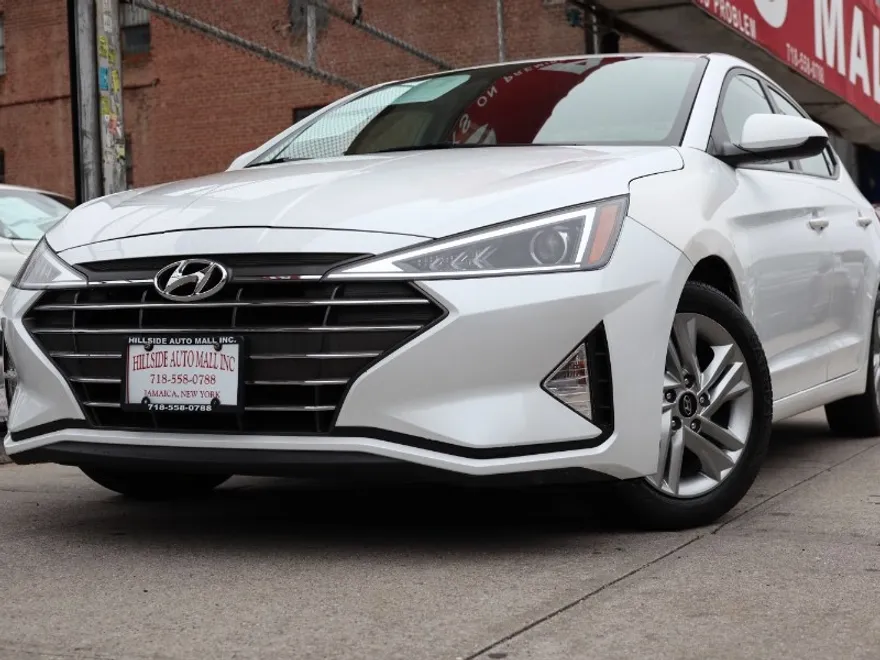 2020 Hyundai Elantra SEL photo 1