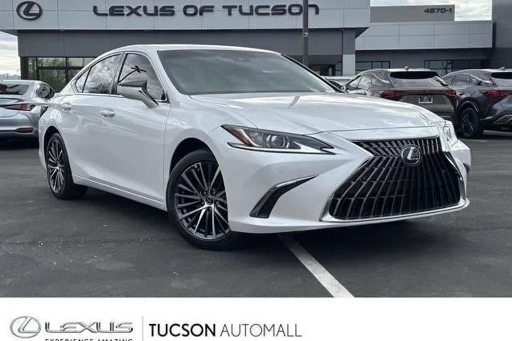 2025 Lexus ES 300h photo 1