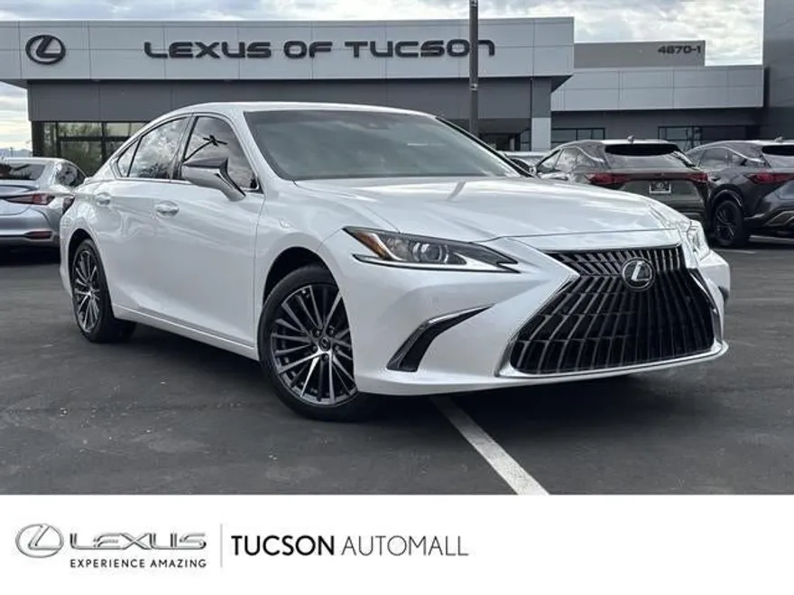 2025 Lexus ES 300h photo 1