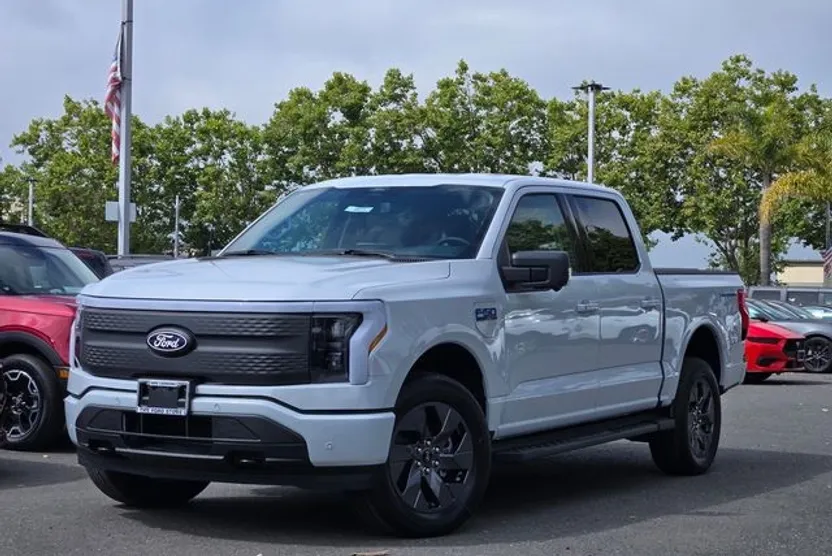 2025 Ford F-150 Lightning photo 1