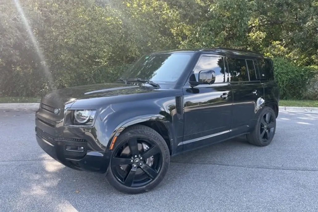 2023 Land Rover Defender X-Dynamic SE photo 1