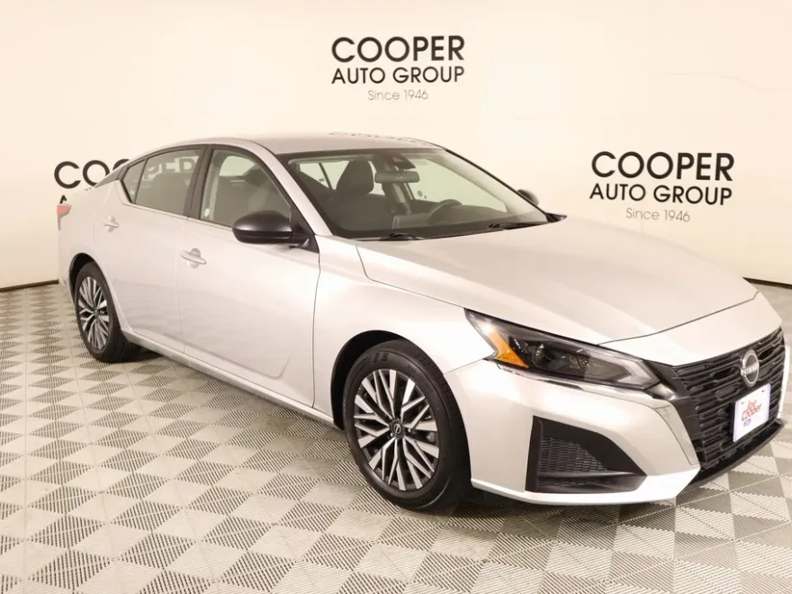 2024 Nissan Altima 2.5 SV photo 1