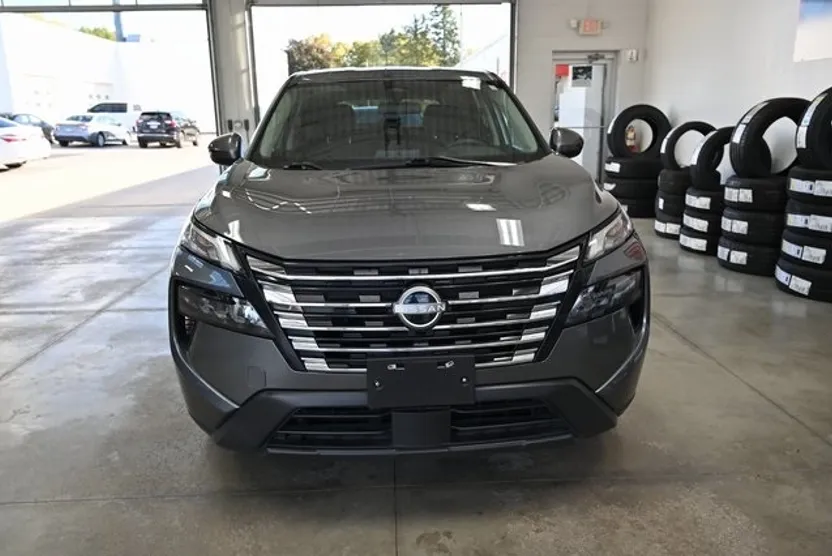 2024 Nissan Rogue SV photo 1