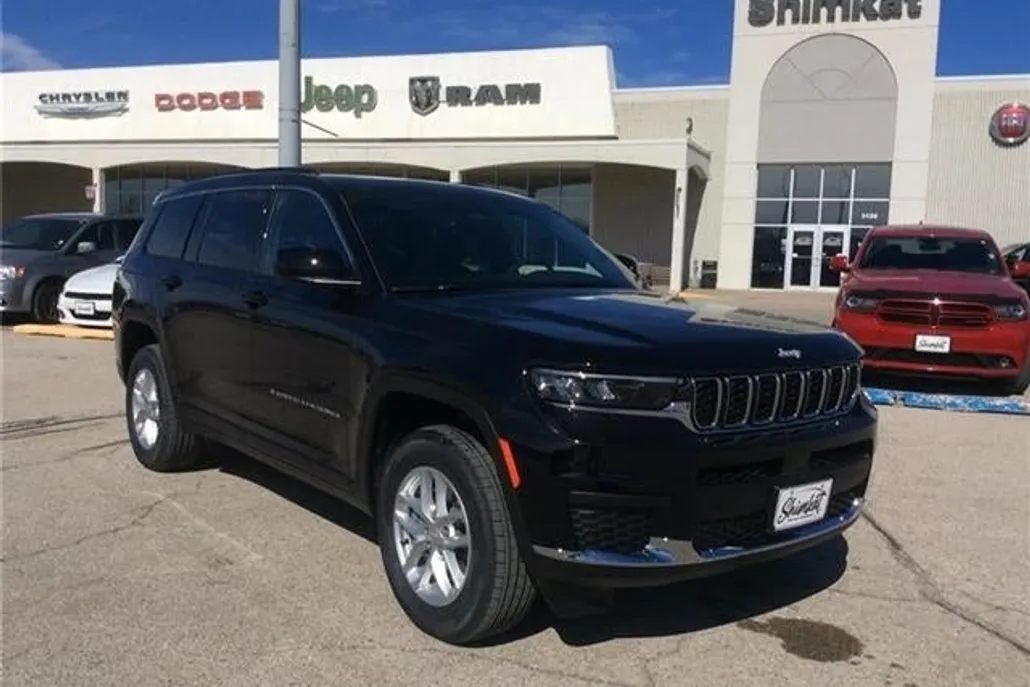 2025 Jeep Grand Cherokee Laredo photo 1
