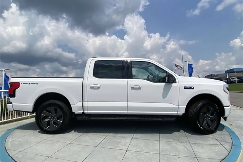 2025 Ford F-150 Lightning photo 1