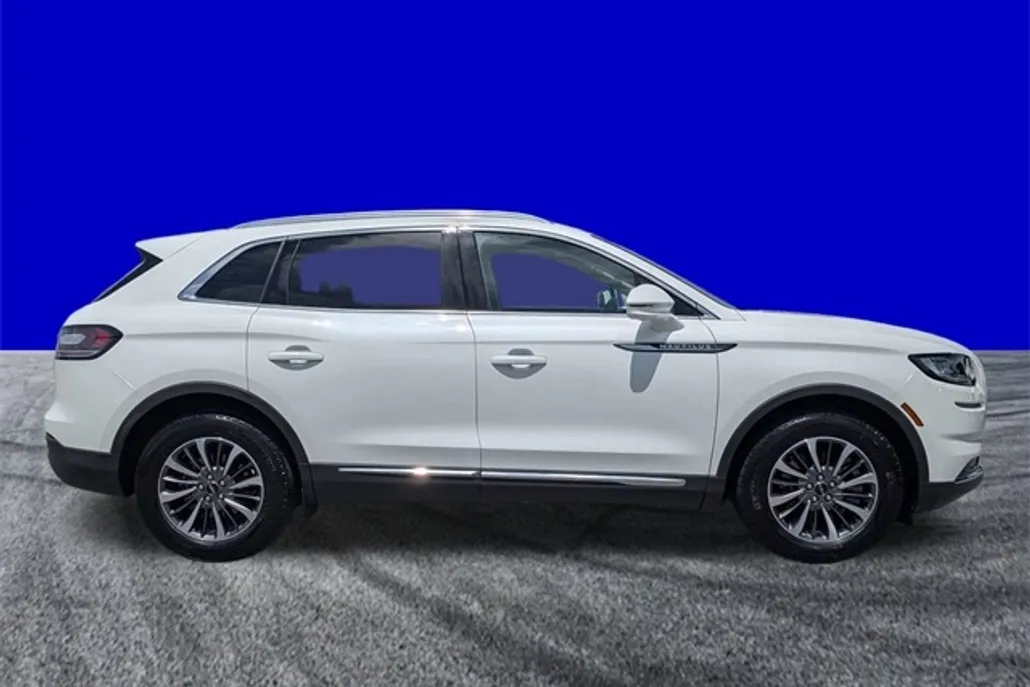 2022 Lincoln Nautilus Standard photo 1