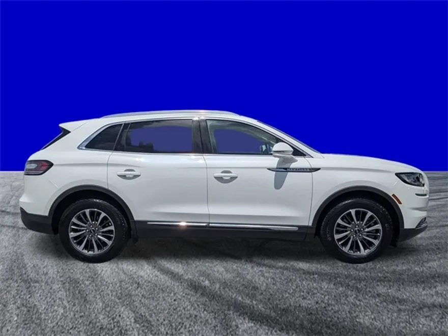 2022 Lincoln Nautilus Standard photo 1
