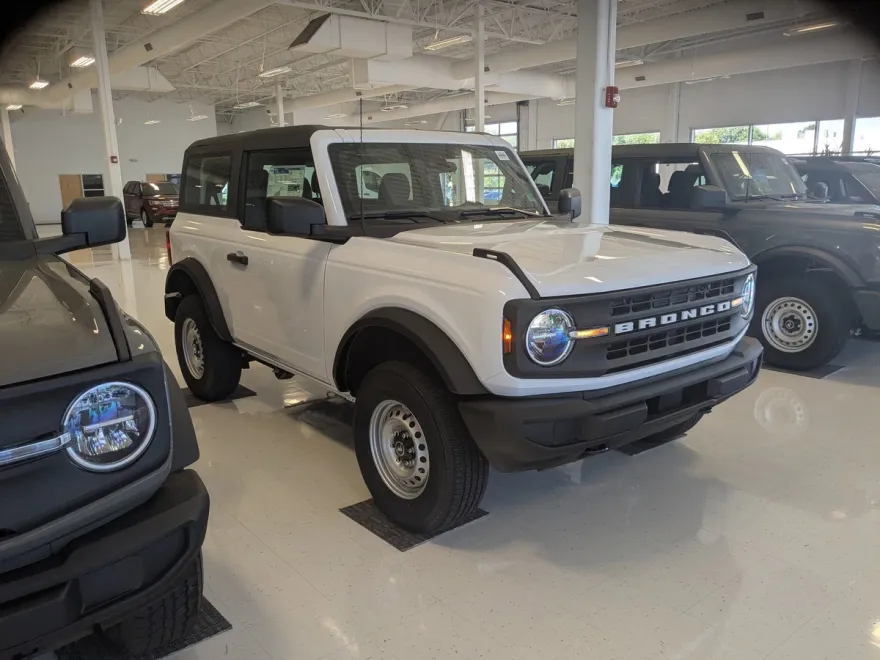 2025 Ford Bronco Base photo 1