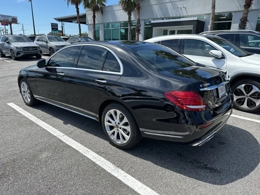 2018 Mercedes Benz E 300 photo 1