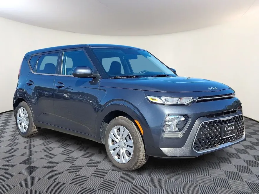 2022 Kia Soul LX photo 1
