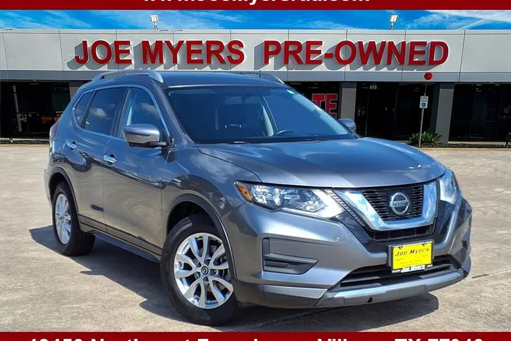2018 Nissan Rogue SV photo 1