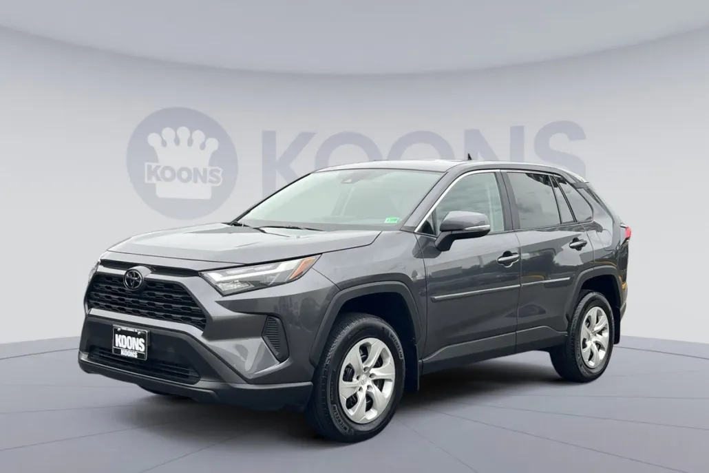 2023 Toyota RAV4 LE photo 1