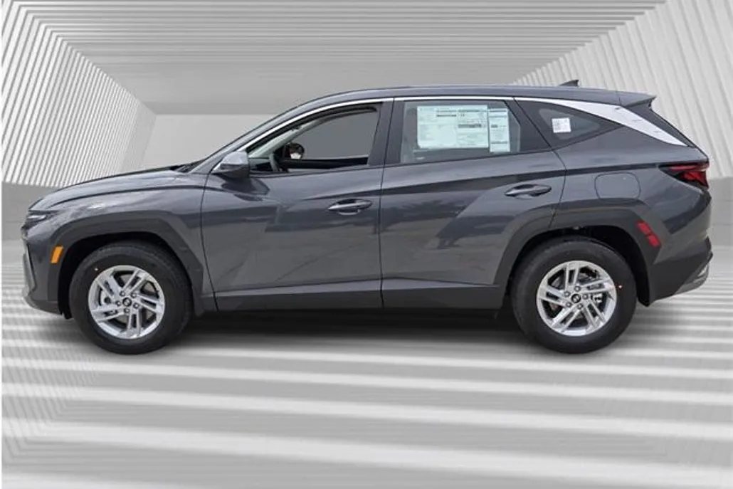 2026 Hyundai Tucson SE photo 1