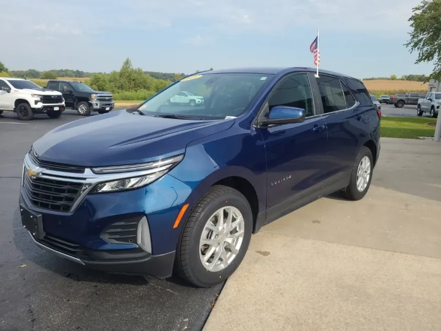 2022 Chevrolet Equinox LT photo 1