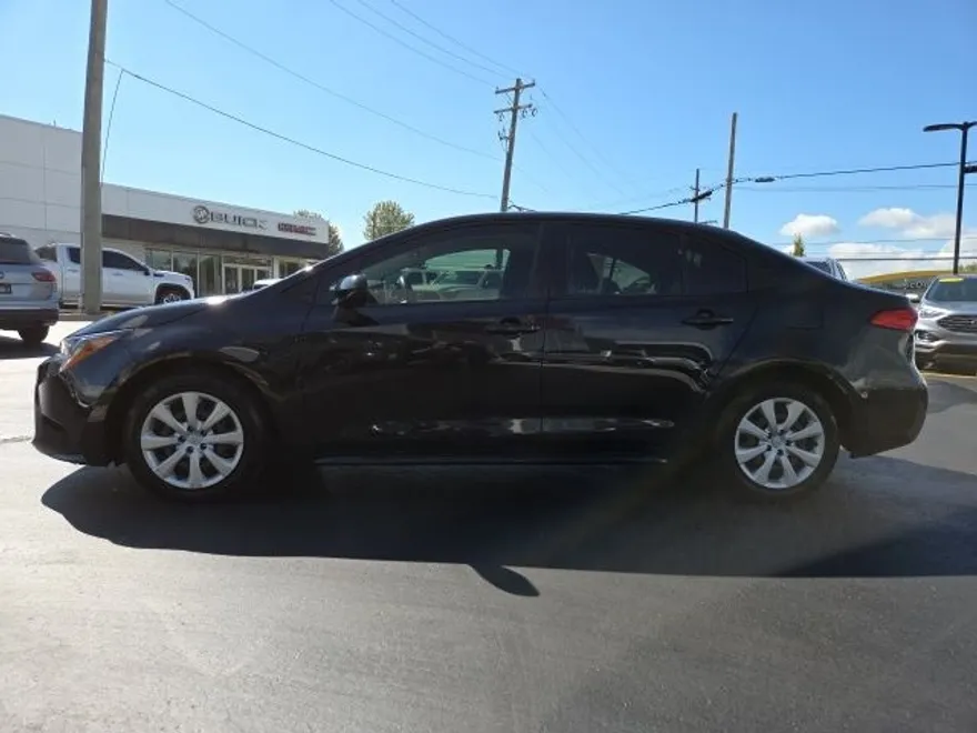 2020 Toyota Corolla LE photo 2