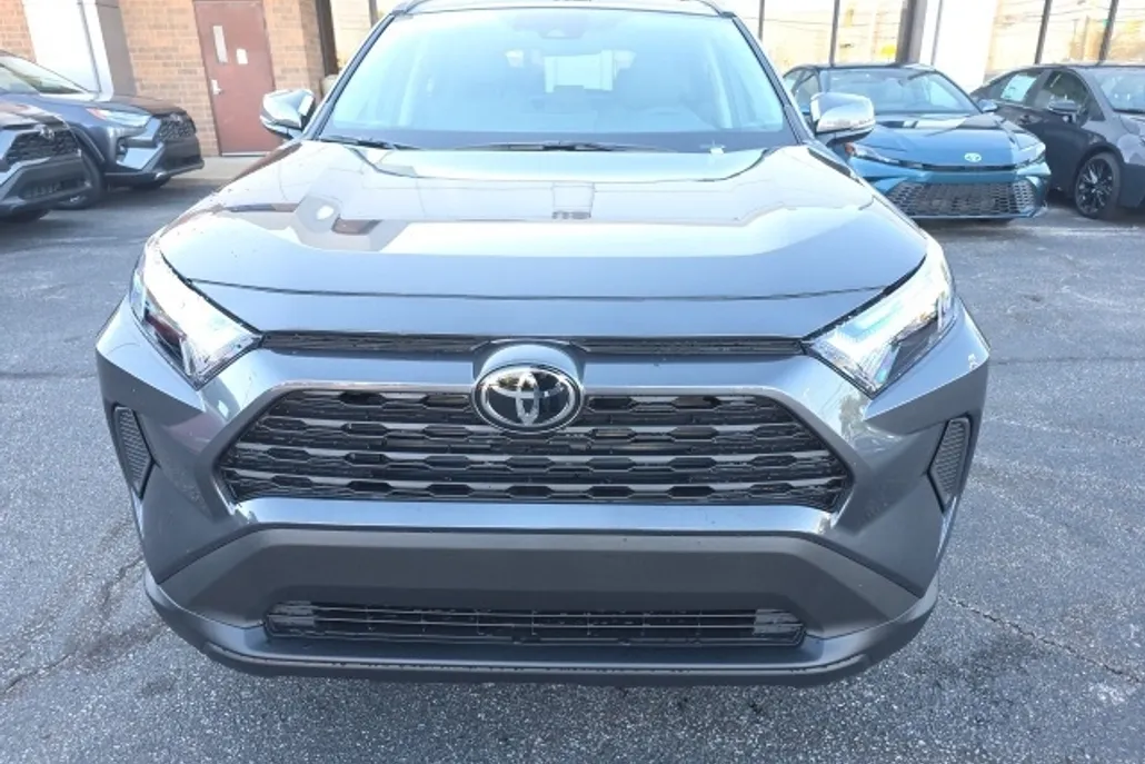 2025 Toyota RAV4 XLE photo 1