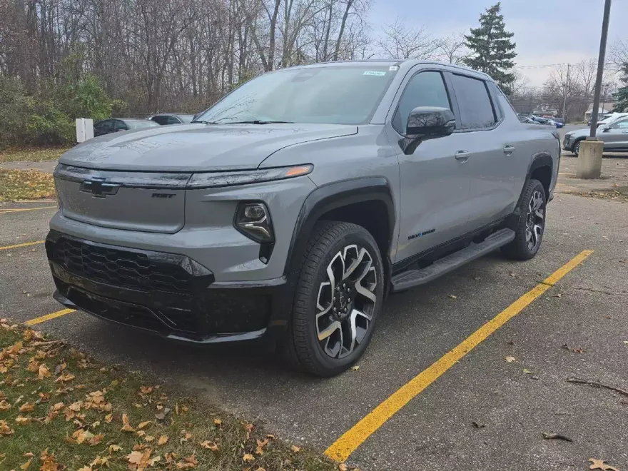 2025 Chevrolet Silverado EV RST photo 1