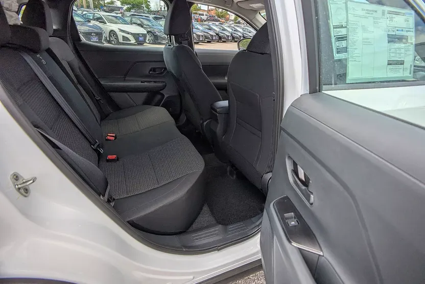 2025 Nissan Kicks S photo 1