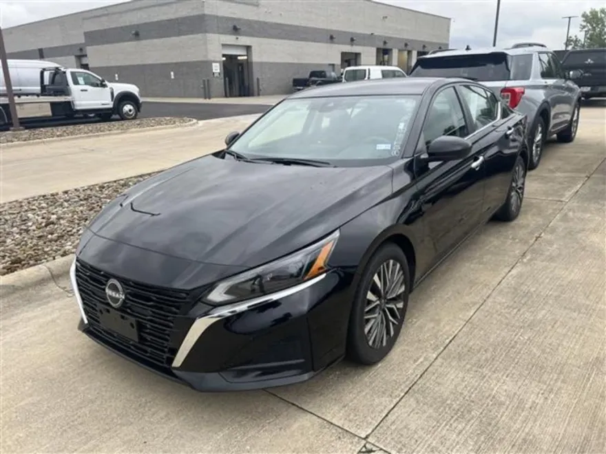 2023 Nissan Altima 2.5 SV photo 1