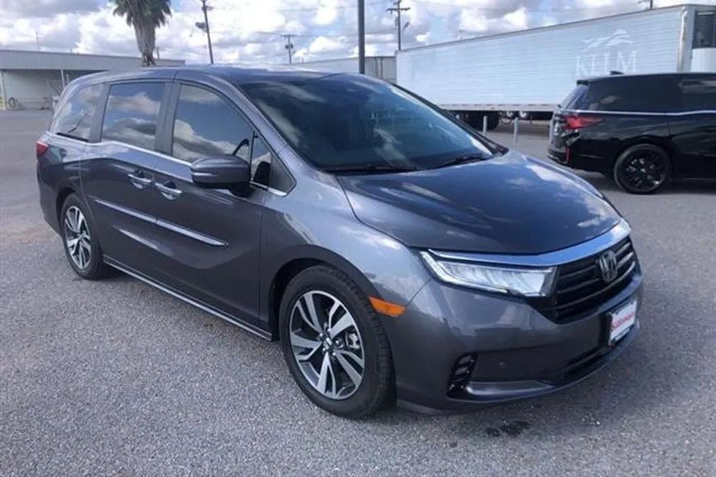 2024 Honda Odyssey Touring photo 1