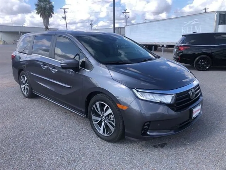 2024 Honda Odyssey Touring photo 1