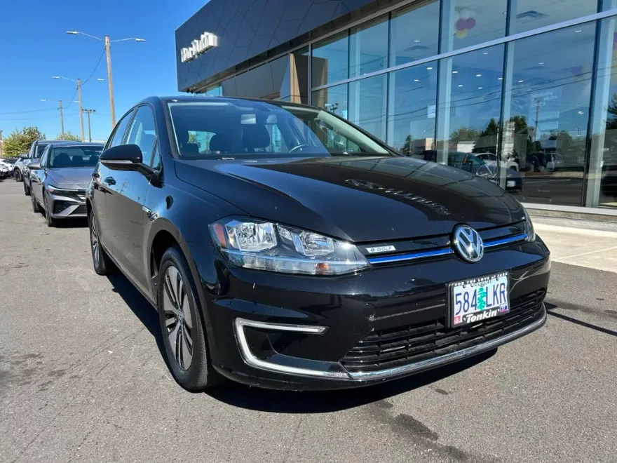 2019 Volkswagen e-Golf SE photo 1