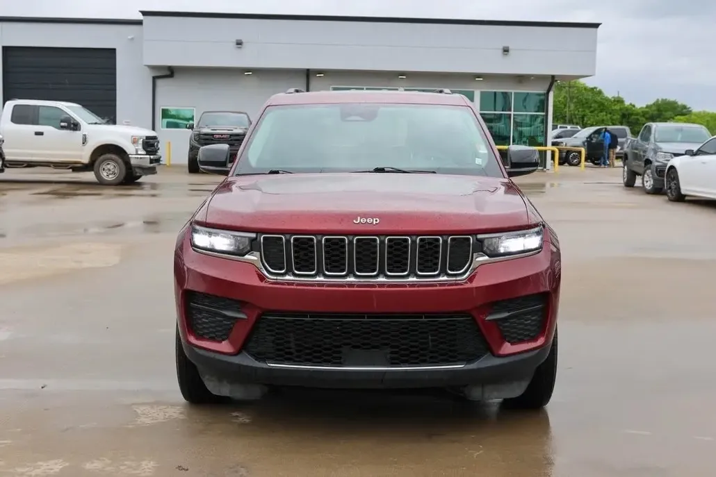 2023 Jeep Grand Cherokee Laredo photo 1