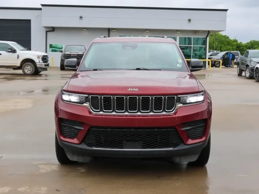 2023 Jeep Grand Cherokee Laredo photo 1