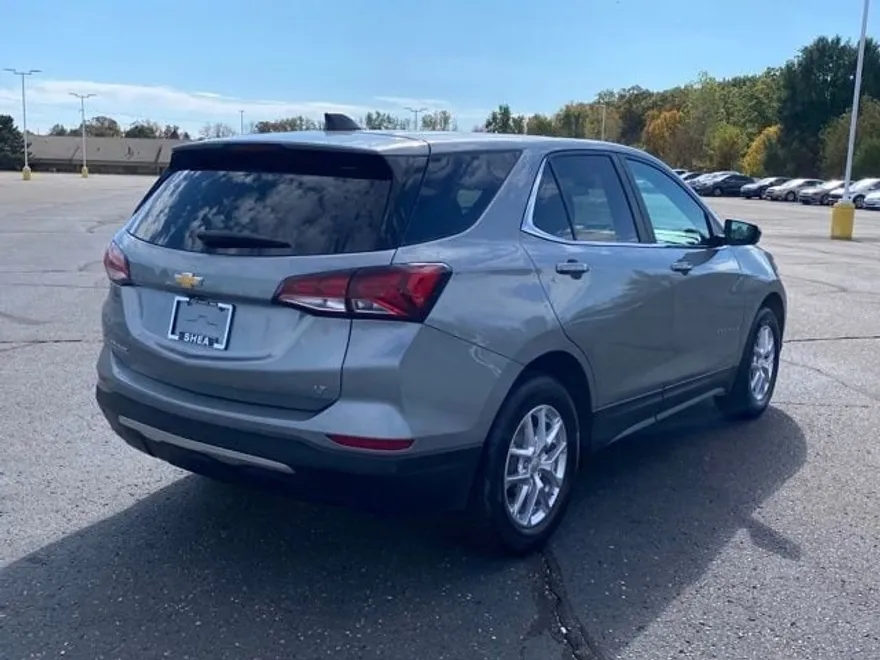 2024 Chevrolet Equinox LT photo 1