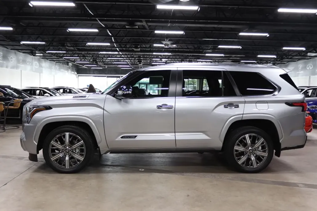 2025 Toyota Sequoia SR5 photo 1