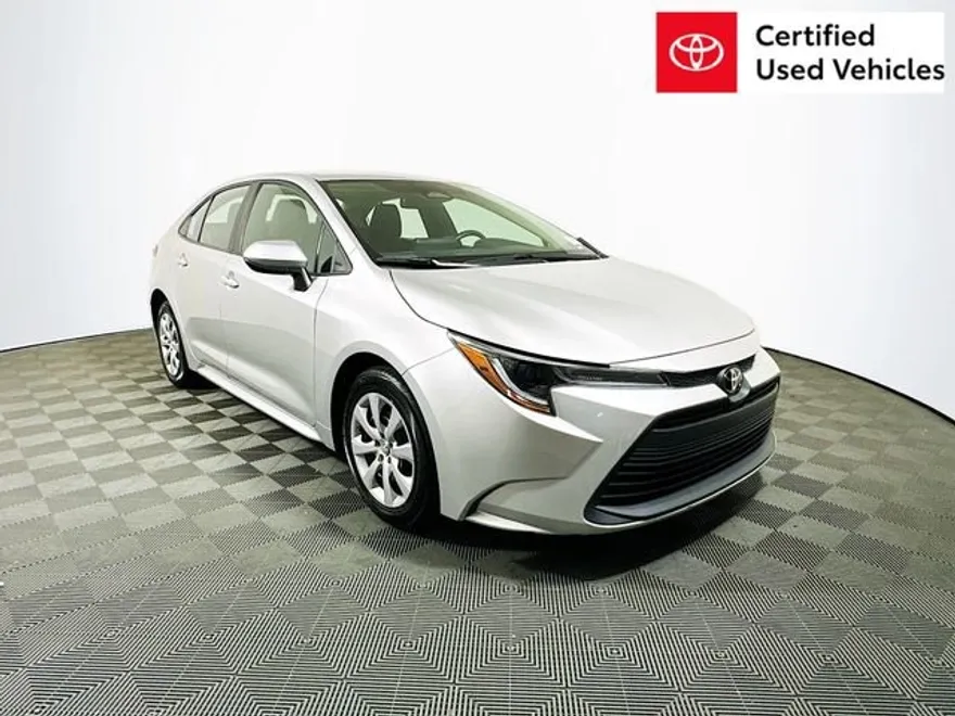 2023 Toyota Corolla LE photo 1