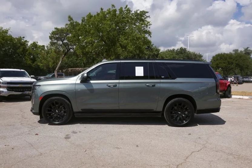2024 Cadillac Escalade ESV Sport Platinum photo 1