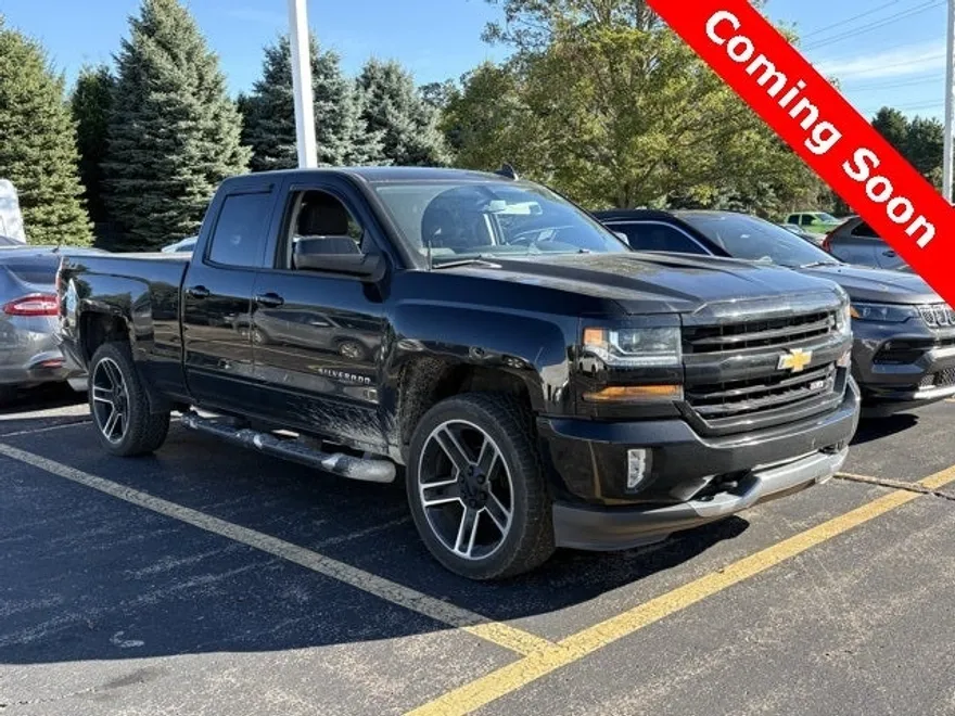 2018 Chevrolet Silverado LT photo 1