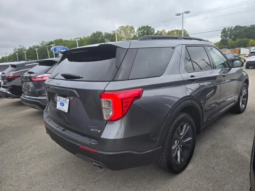 2022 Ford Explorer XLT photo 1