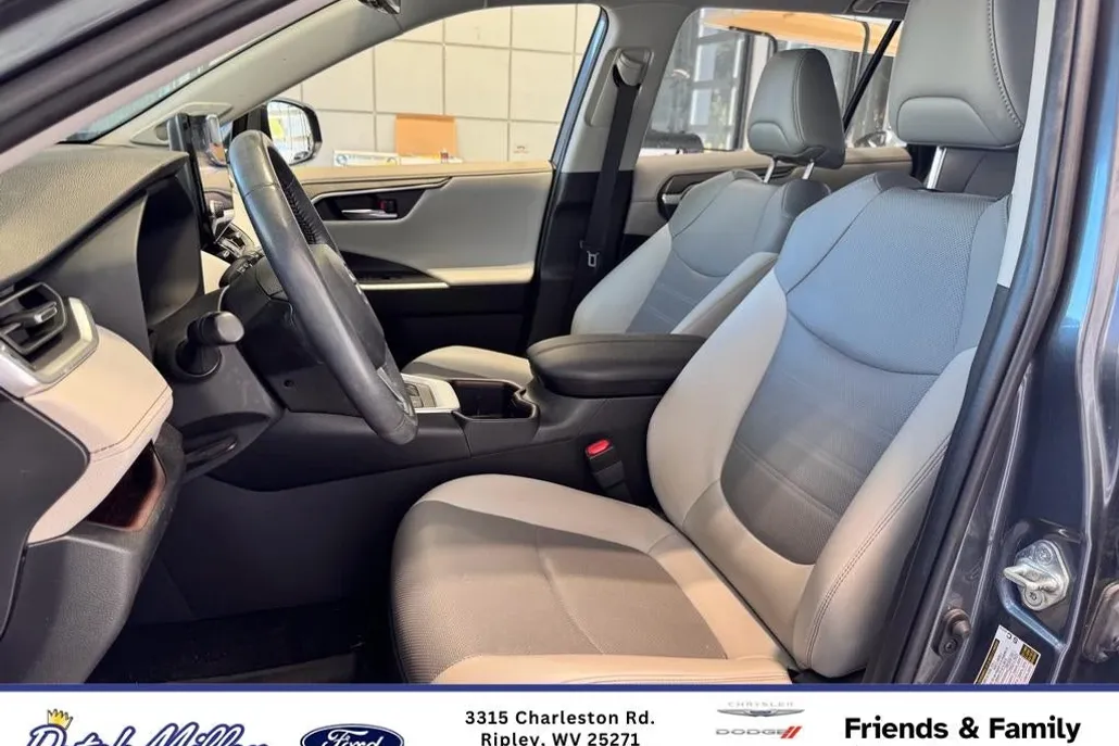 2023 Toyota RAV4 Hybrid Limited photo 1