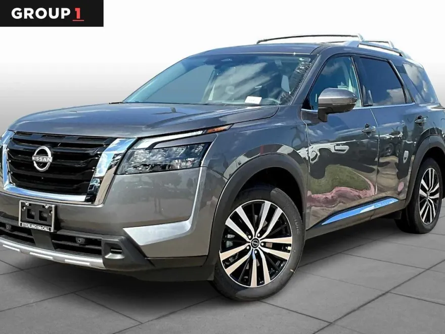2025 Nissan Pathfinder Platinum photo 1