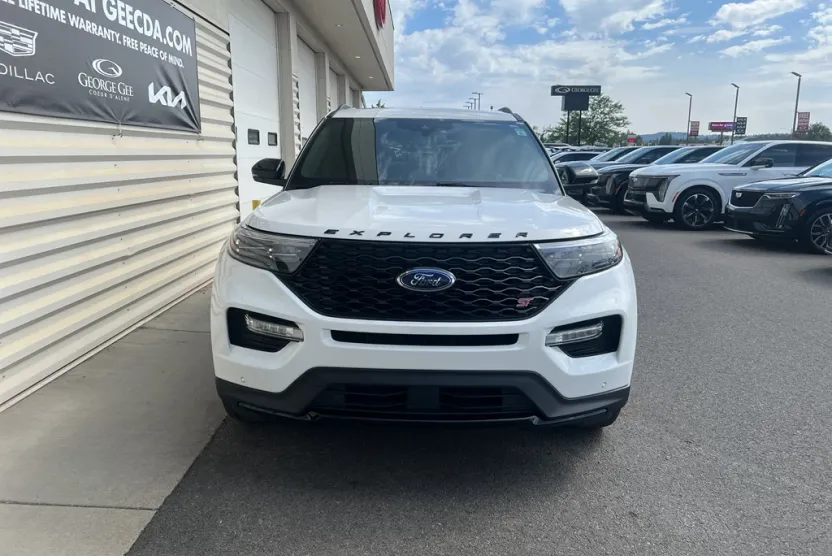 2022 Ford Explorer ST photo 1