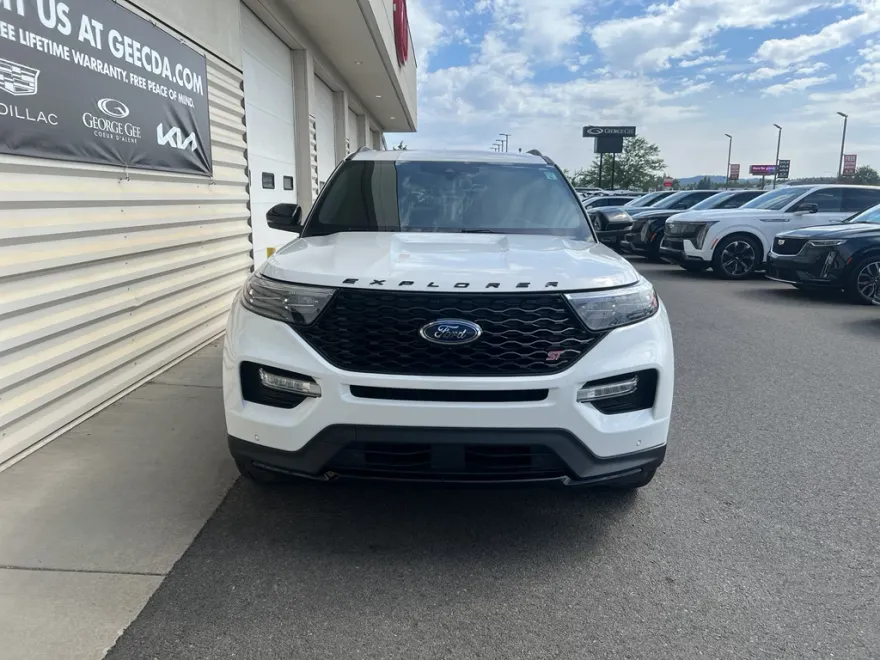 2022 Ford Explorer ST photo 1