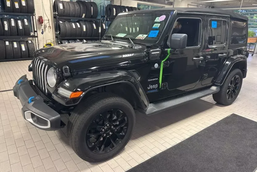 2022 Jeep Wrangler Unlimited Sahara 4xe photo 1