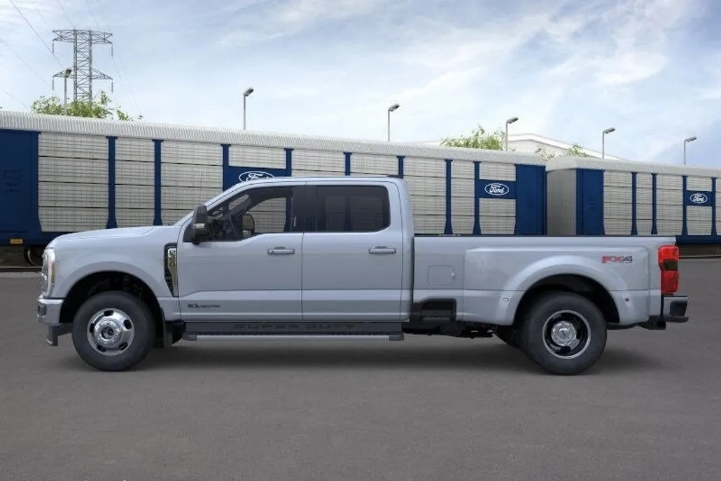 2026 Ford F-350 Lariat photo 1
