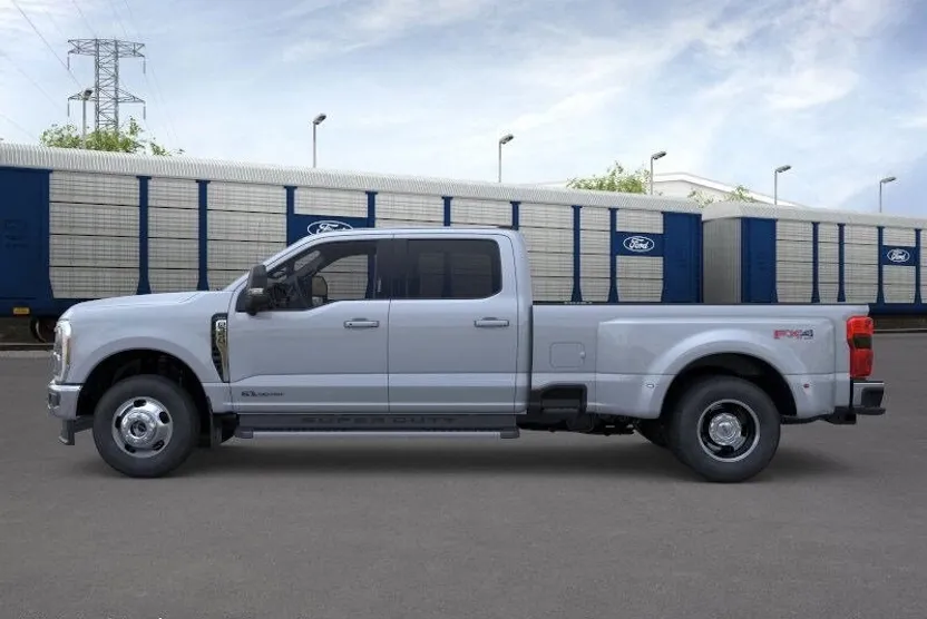 2026 Ford F-350 Lariat photo 1